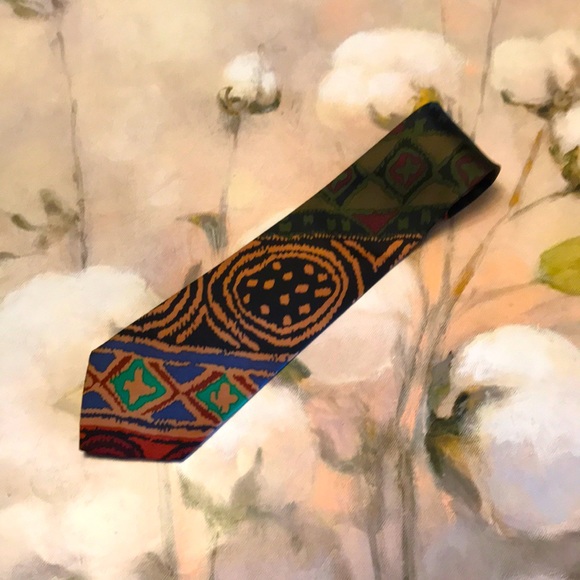 Le chateau tie - Picture 1 of 8